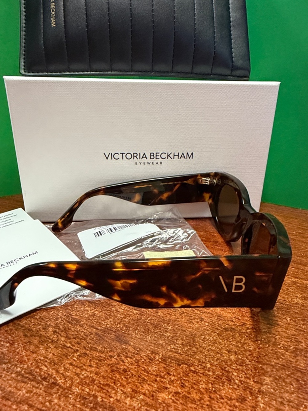 Victoria Beckham Tortoiseshell Sunglasses with Brown Lenses and Black Case - Picture 3 of 3